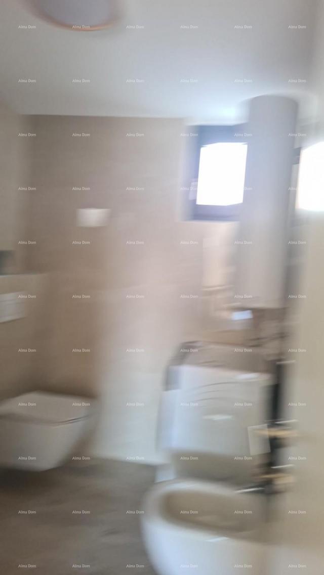 Stan Moderan apartman s parkirnim mjestom i ostavom u bloku F, u blizini Umaga!