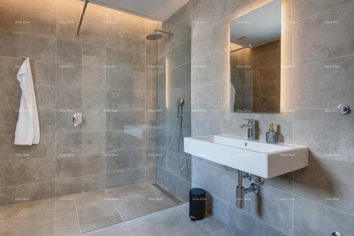 Kuća Vila sa 7 spavaćih soba! Bazen, sauna! Blizina grada fAŽANE. 