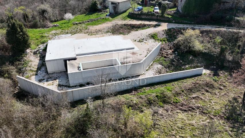 Zemljište sa započetom gradnjom, Labin, okolica