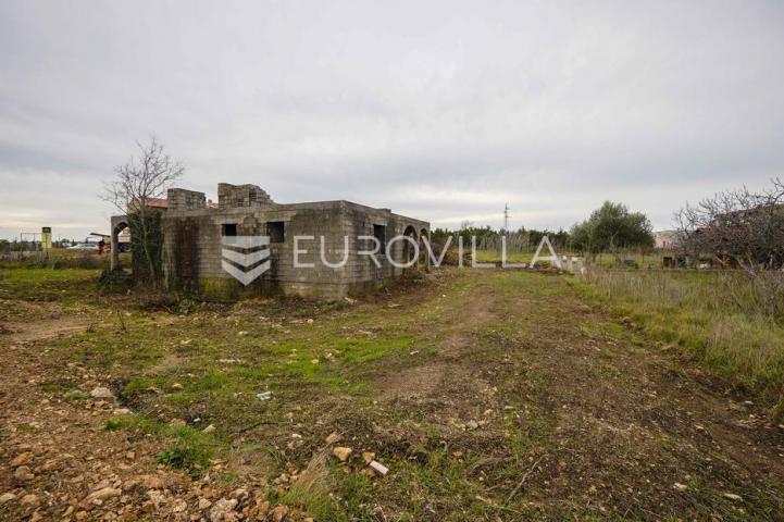 Zadar, Nin, građevinsko zemljište s projektom na izvrsnoj lokaciji