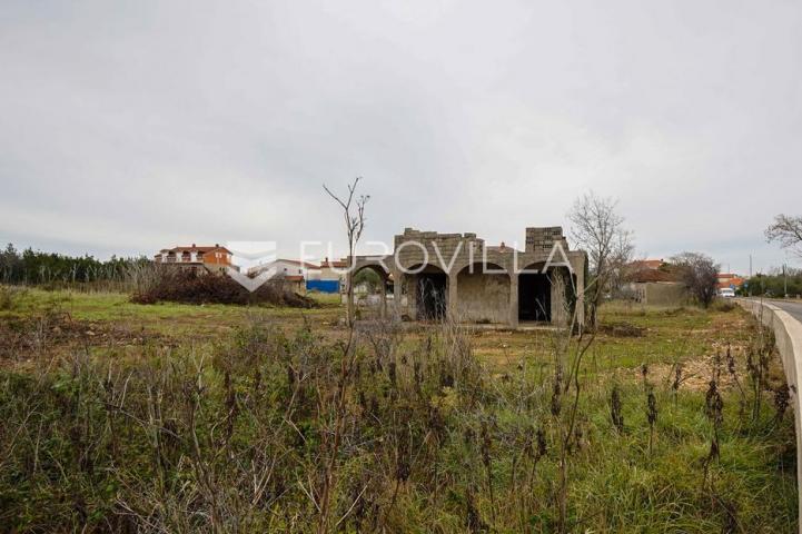 Zadar, Nin, građevinsko zemljište s projektom na izvrsnoj lokaciji
