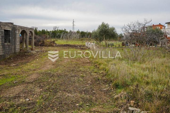 Zadar, Nin, građevinsko zemljište s projektom na izvrsnoj lokaciji