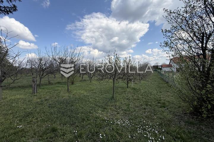 Batina, vikendica na predivnoj lokaciji, 100 m²