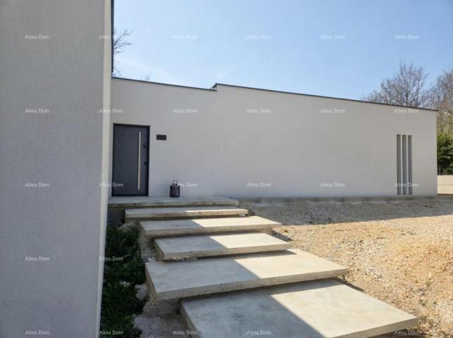 House For sale: single-story house in a quiet part of Labin.