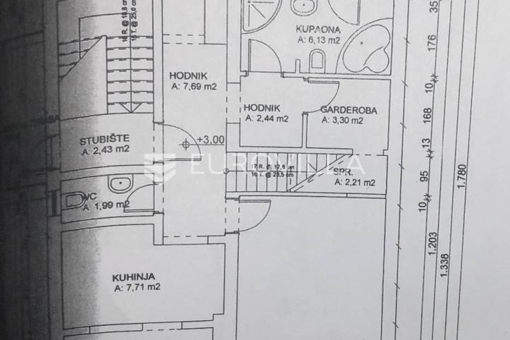 Kraljevec Tuškanac prostran višesoban dvoetažni stan za najam