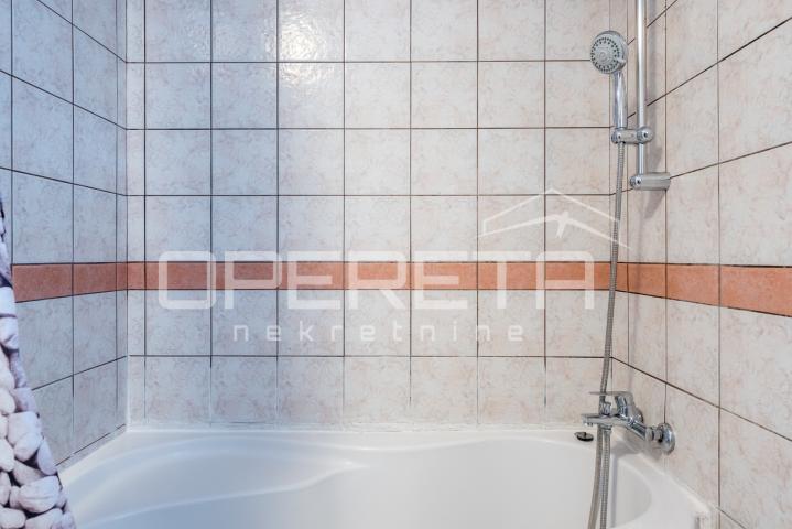 MIRNA ULICA, tri ODVOJENE STAMBENE CJELINE