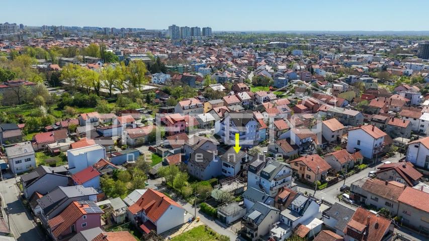 MIRNA ULICA, tri ODVOJENE STAMBENE CJELINE
