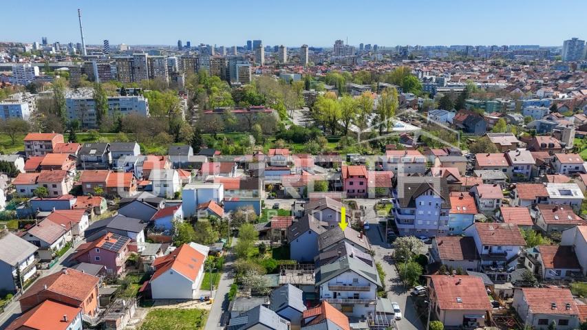 MIRNA ULICA, tri ODVOJENE STAMBENE CJELINE