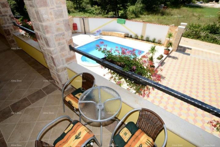 Haus Verkauf - Haus mit 4 Wohneinheiten - Umgebung Višnjan!