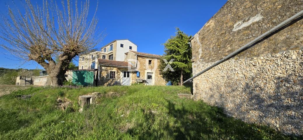 ISTRA, MOMJAN – Elegantne kamene kuće s impresivnim pogledom