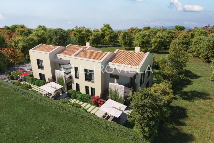 Istra, Poreč, odlična prilika, stan s vrtom i dvije spavaće sobe