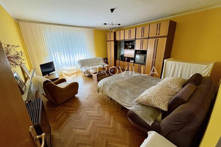 Bjelovar, Centar, obiteljska kuća površine 385 m²