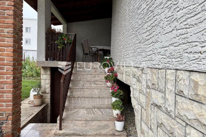 Bjelovar, Centar, obiteljska kuća površine 385 m²