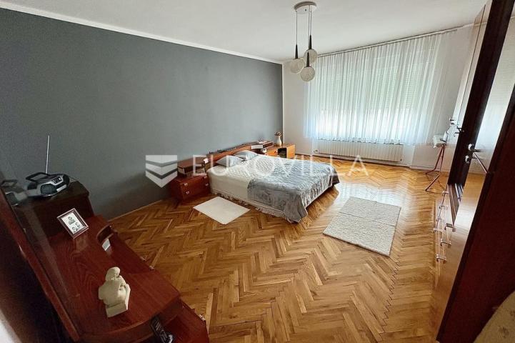 Bjelovar, Centar, obiteljska kuća površine 385 m²