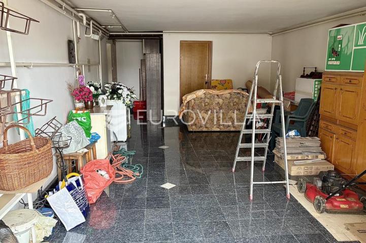 Bjelovar, Centar, obiteljska kuća površine 385 m²