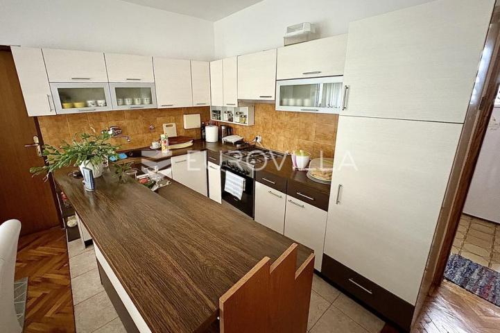 Bjelovar, Centar, obiteljska kuća površine 385 m²