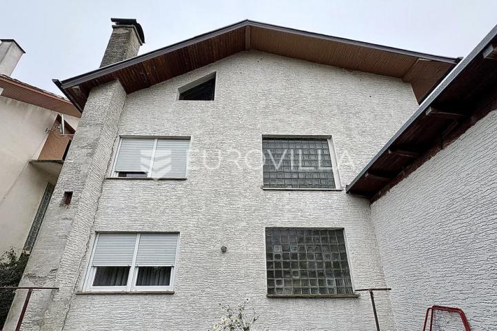 Bjelovar, Centar, obiteljska kuća površine 385 m²