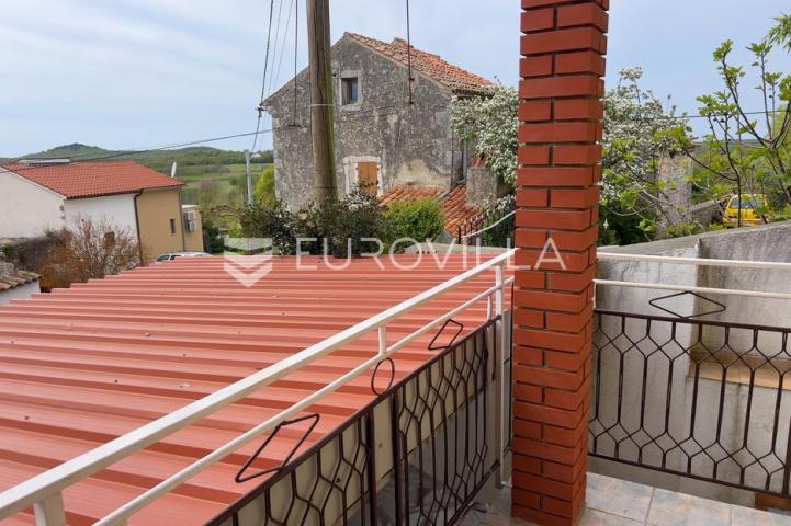 Istra, Poreč okolica, simpatičan jednosoban stan s terasom i pogledom na more