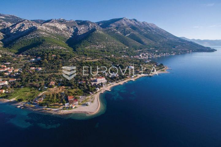 Pelješac, Viganj, kuća s bazenom i garažom uz more