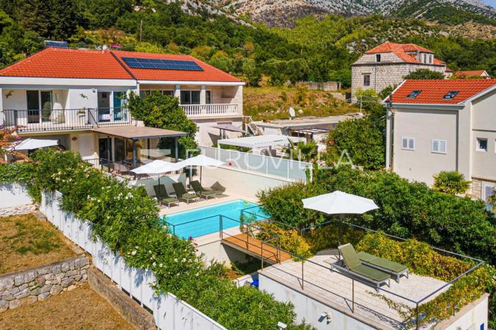 Pelješac, Viganj, kuća s bazenom i garažom uz more