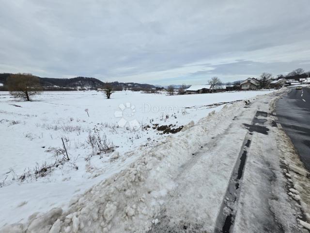 Građevinsko zemljište 1.412m² u Zlataru uz glavnu cestu prema Z. Bistrici