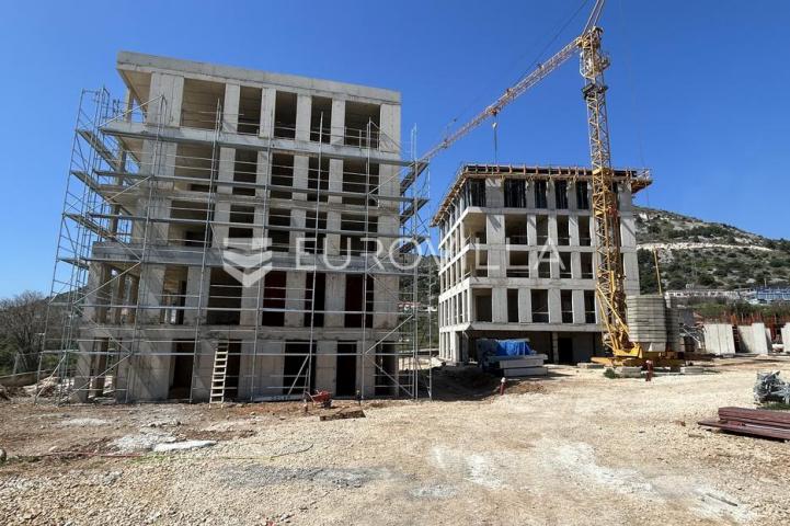 Trogir, Seget Donji, dvosoban stan u prizemlju neto korisne površine 90 m², S1, C