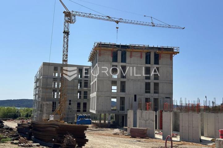Trogir, Seget Donji, dvosoban stan u prizemlju neto korisne površine 90 m², S1, B