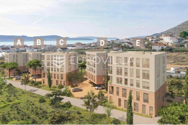 Trogir, Seget Donji, dvosoban stan u prizemlju neto korisne površine 90 m², S1, B
