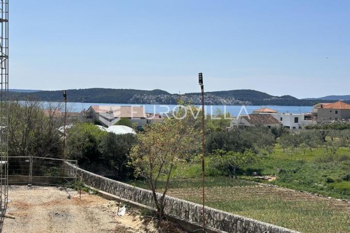 Trogir, Seget Donji, dvosoban stan u prizemlju neto korisne površine 90 m², S1, B