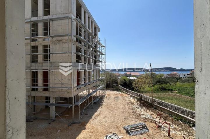 Trogir, Seget Donji, dvosoban stan u prizemlju neto korisne površine 90 m², S1, B