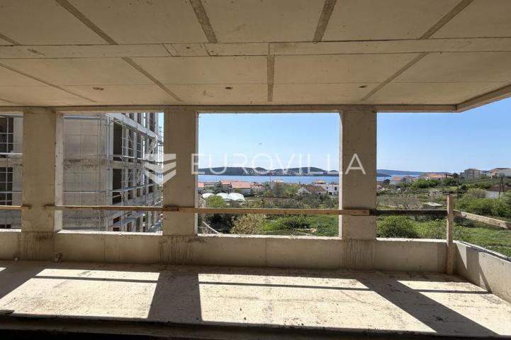 Trogir, Seget Donji, dvosoban stan na četvrtom katu neto korisne površine 90 m², S8, C
