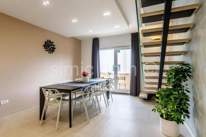 Vila s bazenom 200m od mora, Čiovo