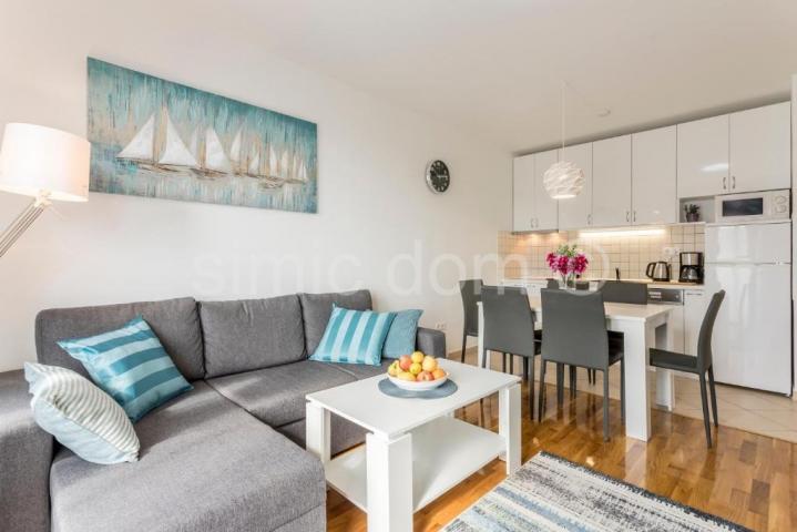 Vila s bazenom 200m od mora, Čiovo