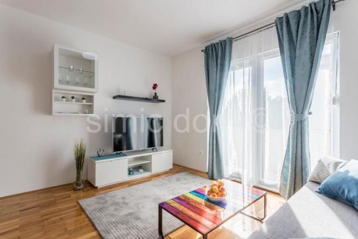 Vila s bazenom 200m od mora, Čiovo