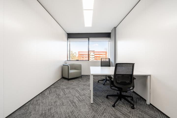 Pristup profesionalnim kancelarijama na lokaciji Regus Business Tower Montenegro