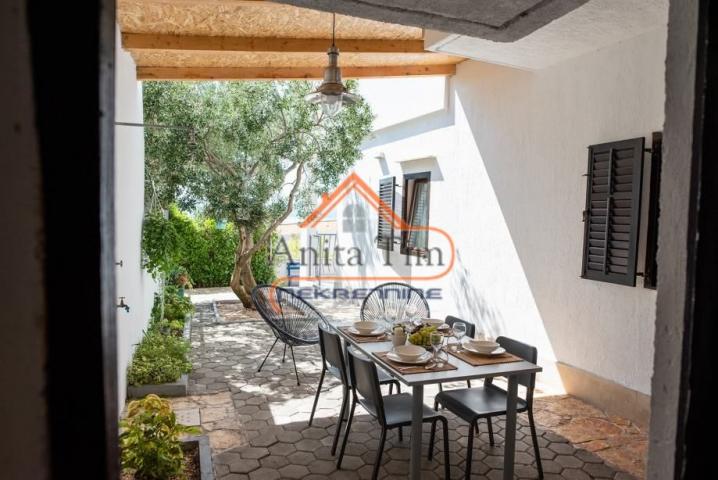 Pisak - apartmanska kuća na moru