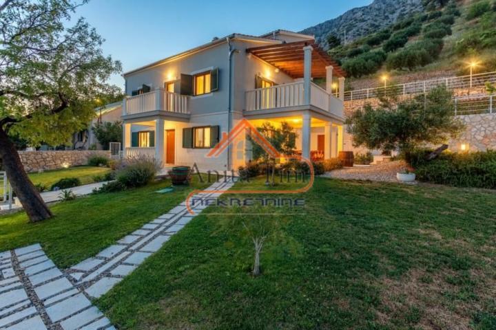 Omiš - Čeline - villa sa bazenom