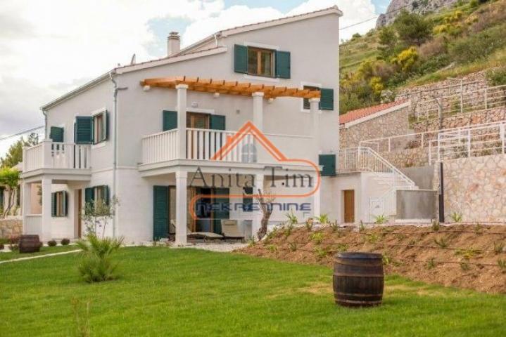 Omiš - Čeline - villa sa bazenom
