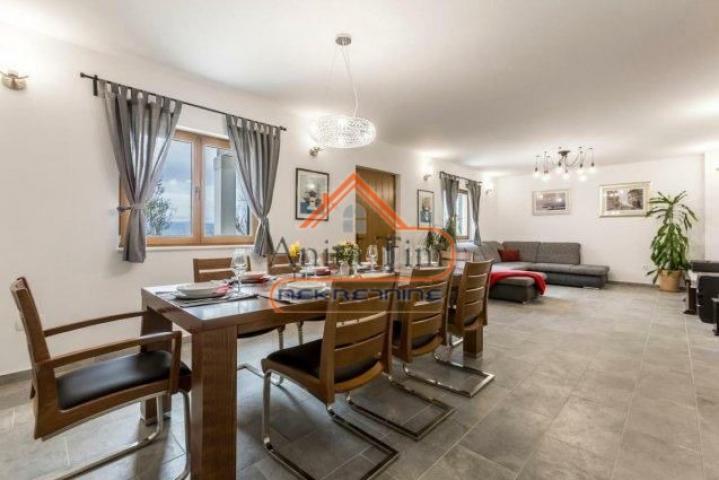 Omiš - Čeline - villa sa bazenom
