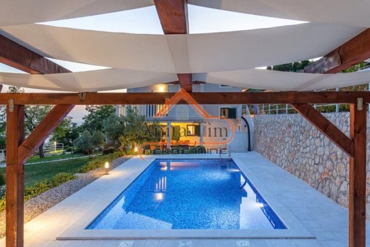 Omiš - Čeline - villa sa bazenom