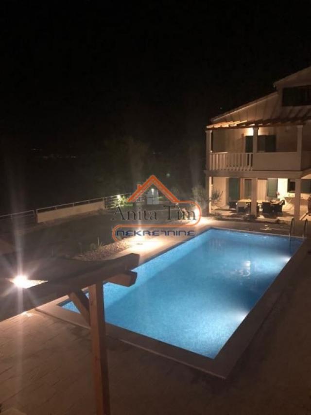 Omiš - Čeline - villa sa bazenom