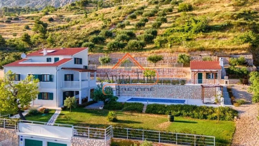 Omiš - Čeline - villa sa bazenom