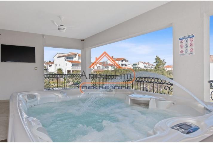 Vodice - luksuzna vila uz more