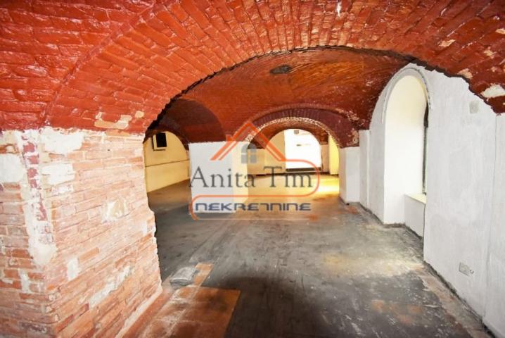 Zagreb- Donji grad - veći poslovni prostor/restoran