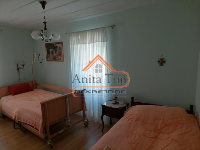 Brač - Milna - kamena kuća u centru mjesta