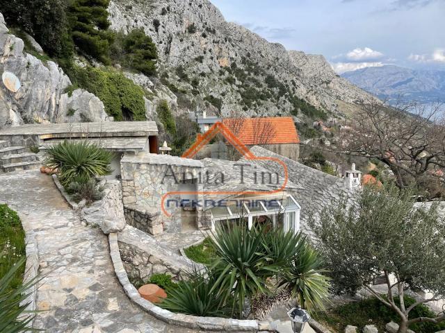 Lokva Rogoznica - autohtone kamene kuće