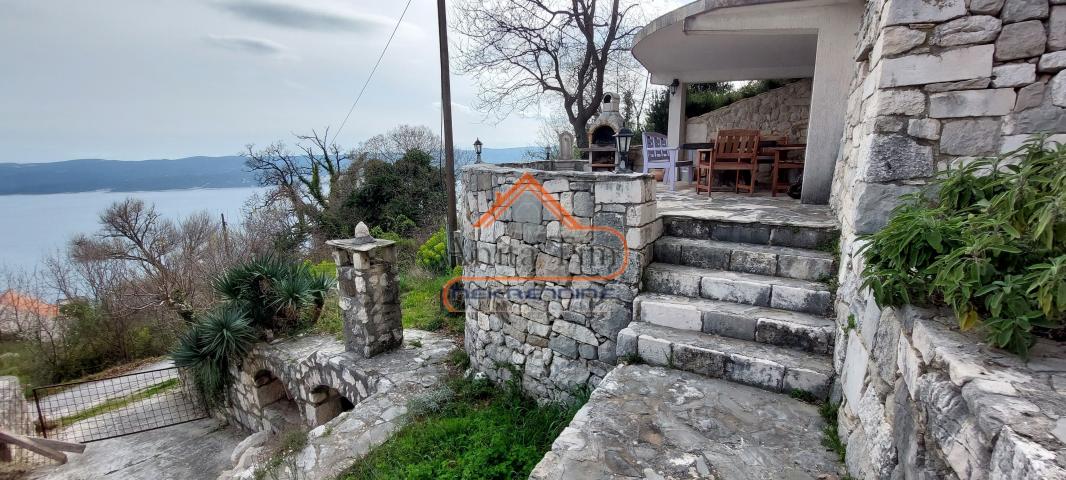 Lokva Rogoznica - autohtone kamene kuće
