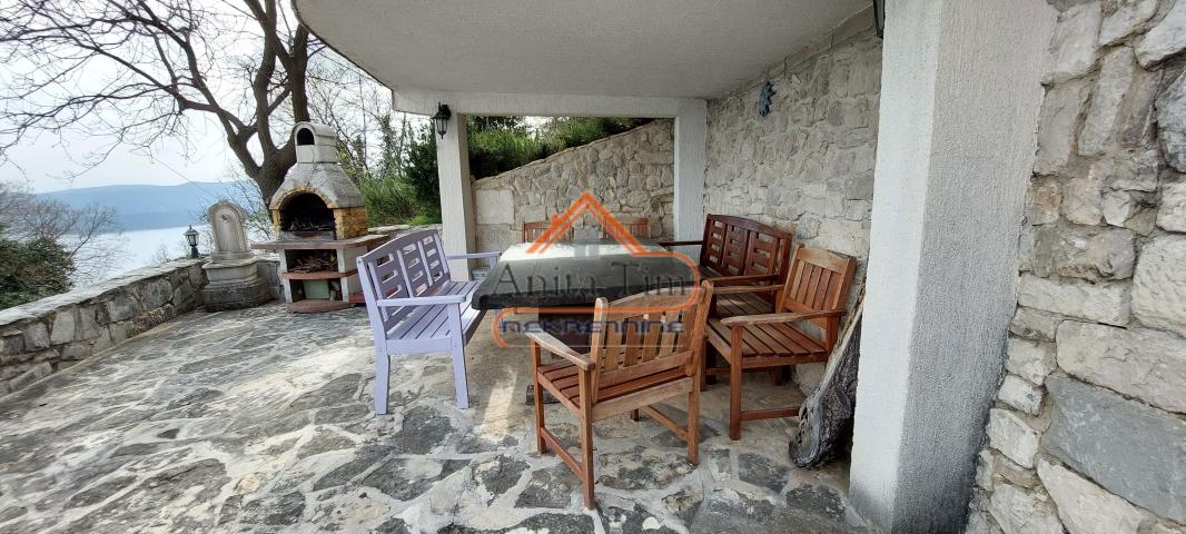 Lokva Rogoznica - autohtone kamene kuće