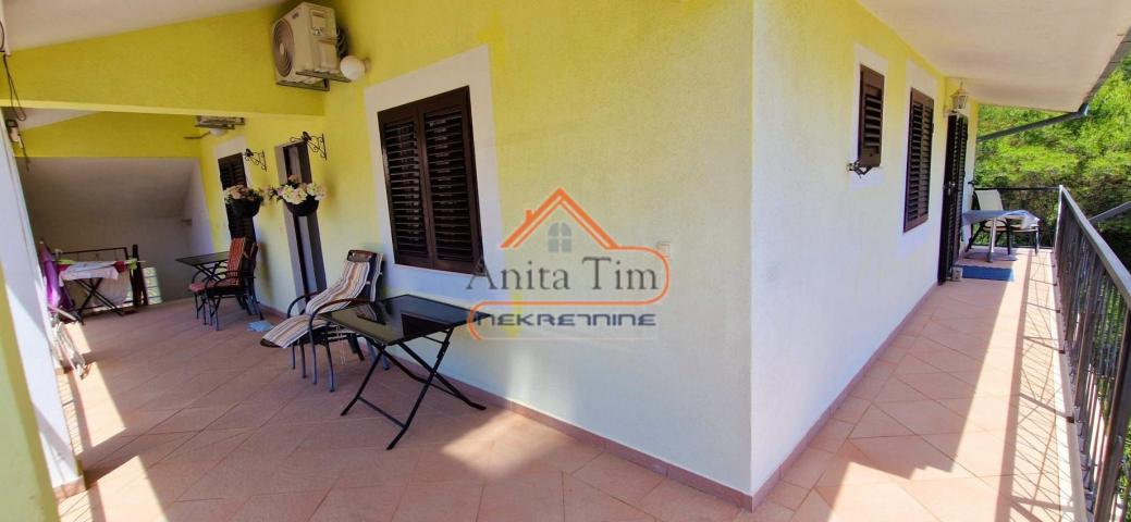 Marina - EKSKLUZIVNA PRODAJA apartmanske kuće s vrtom