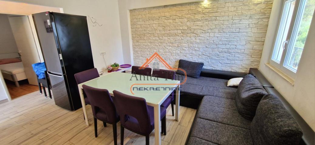Marina - EKSKLUZIVNA PRODAJA apartmanske kuće s vrtom